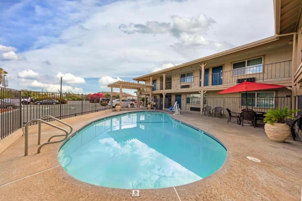 Best Western Hanford Inn Екстер'єр фото