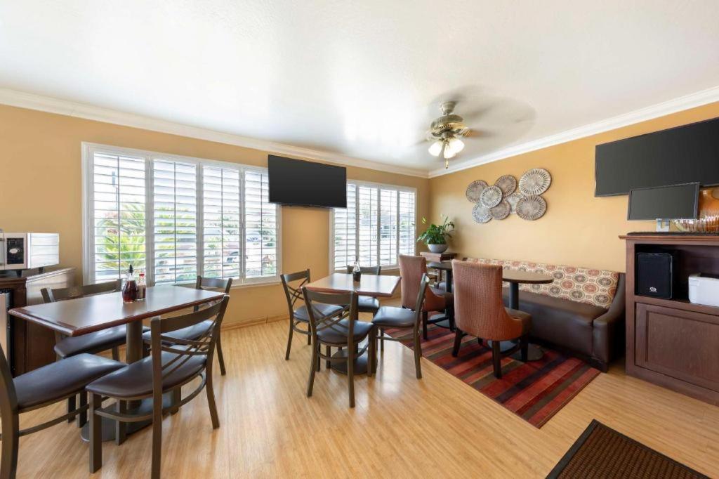 Best Western Hanford Inn Екстер'єр фото