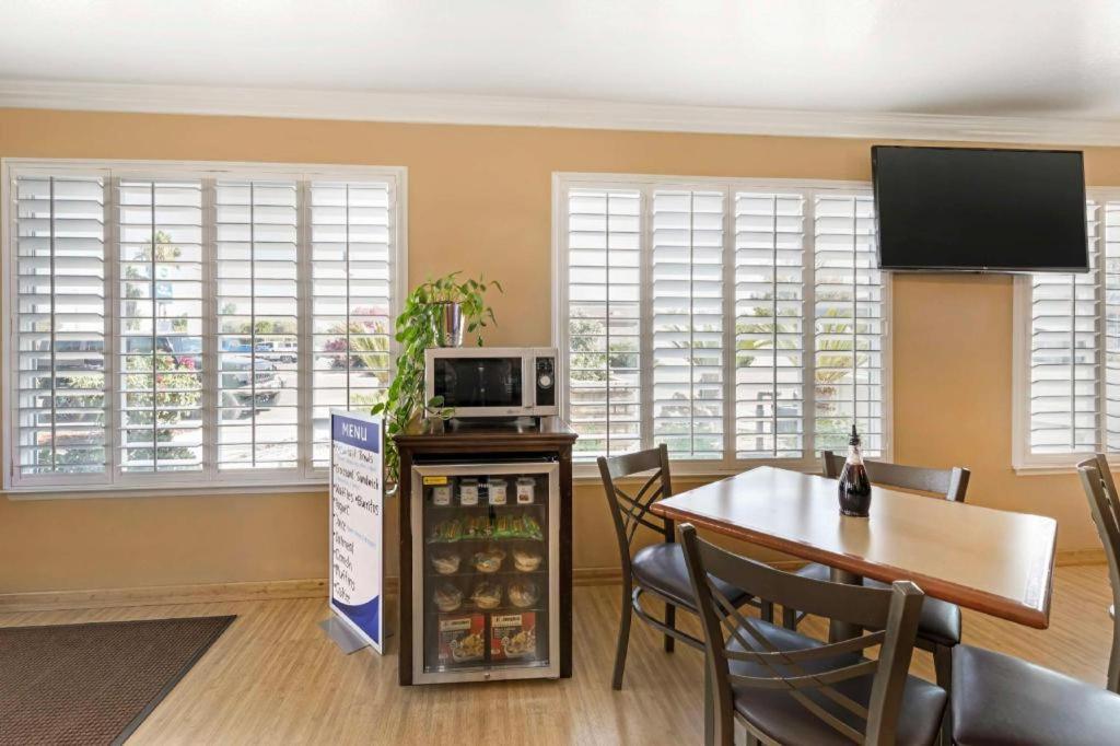Best Western Hanford Inn Екстер'єр фото