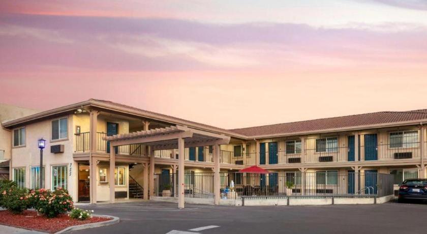 Best Western Hanford Inn Екстер'єр фото